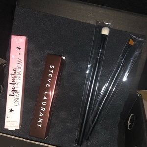 Makeup bundle
